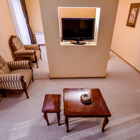Hotel Majna