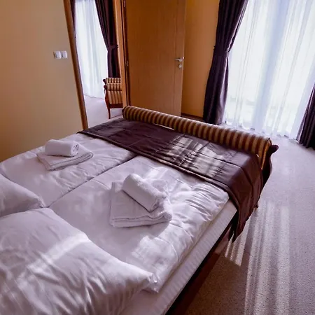 Hotel Majna 3*