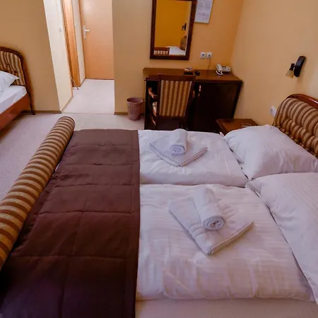 Hotel Majna 3*