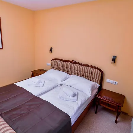 Hotel Majna 3*