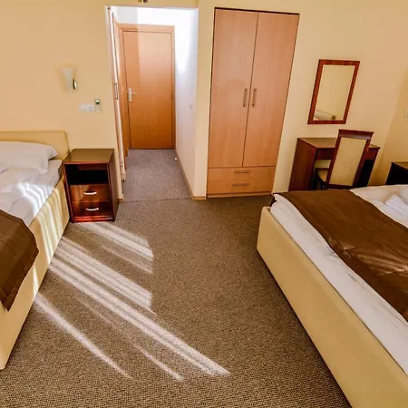 Hotel Majna 3*